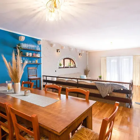 8 Bedroom Lovely In Šišan