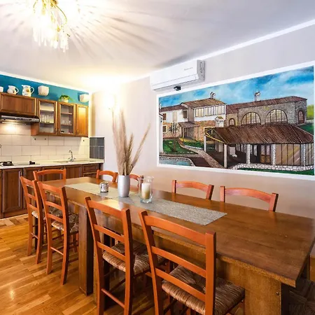 Vakantiehuis 8 Bedroom Lovely In