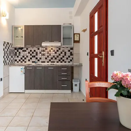 Holiday home Beautiful In With Kitchen Sisan