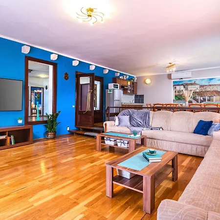 Beautiful In With Kitchen Holiday home *