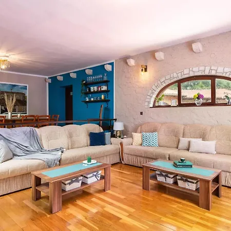 Beautiful In With Kitchen Holiday home *