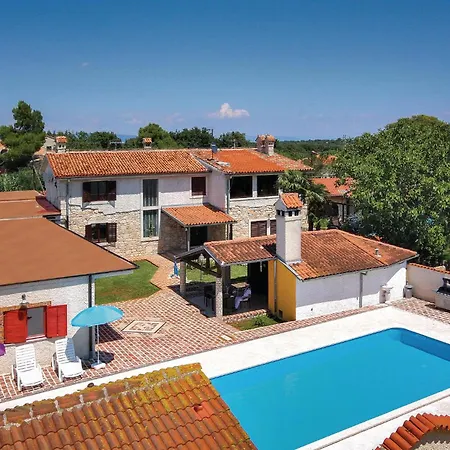Beautiful In With Kitchen Holiday home